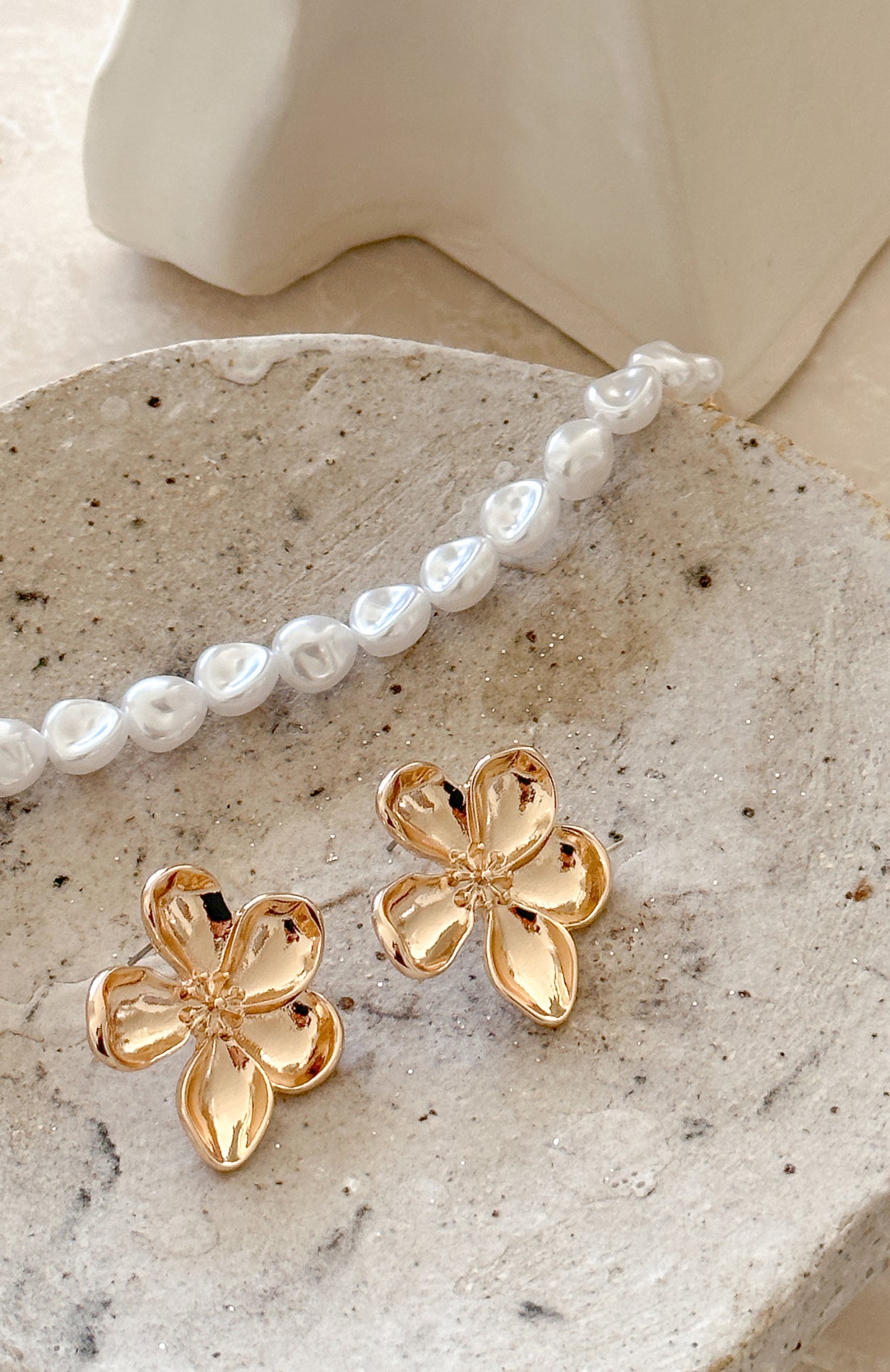 Premium Gold Floral Stud Earrings - Caught A Vibe Collection