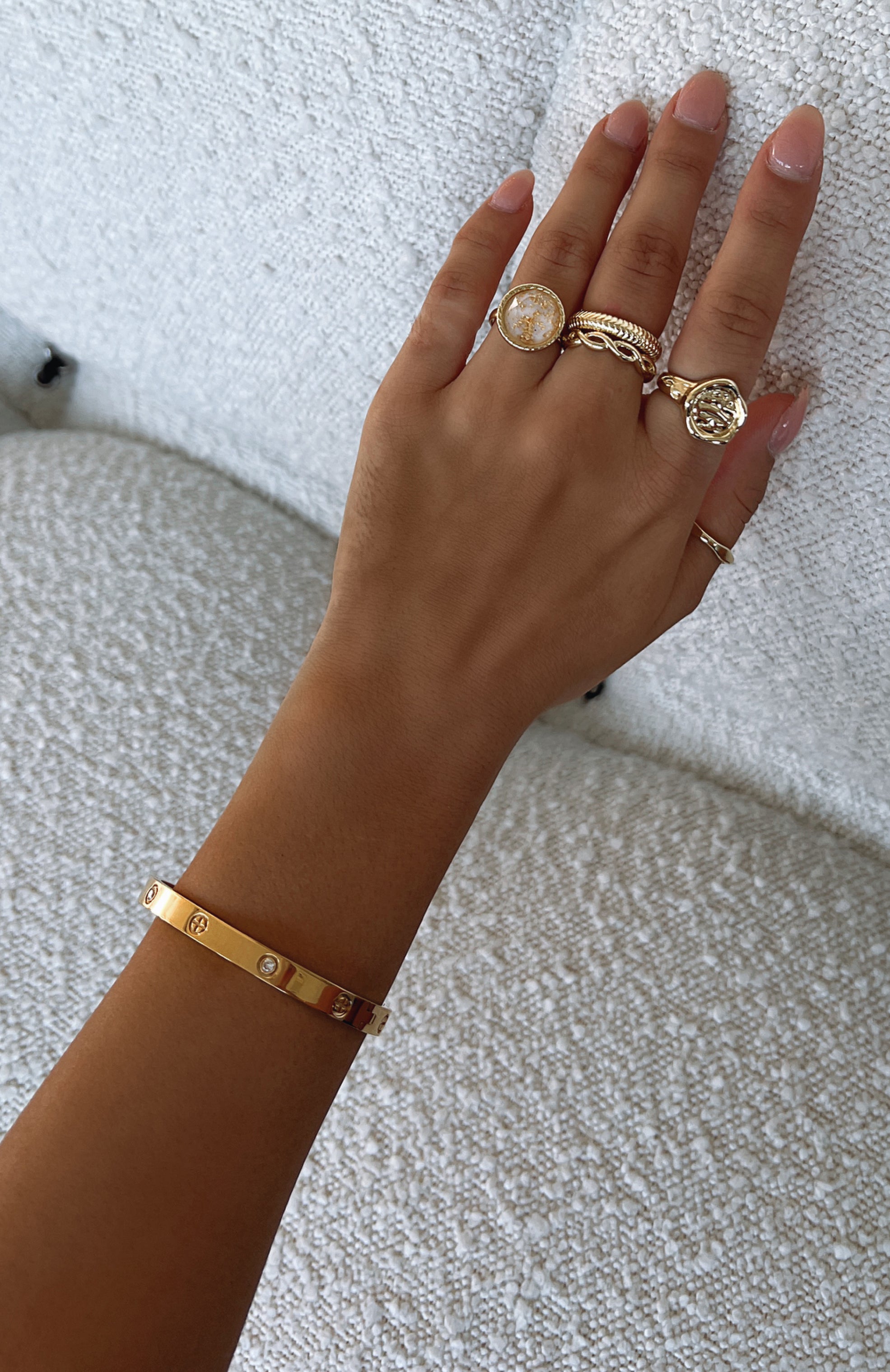 Premium Sia Gold Bracelet - Ultimate Elegance