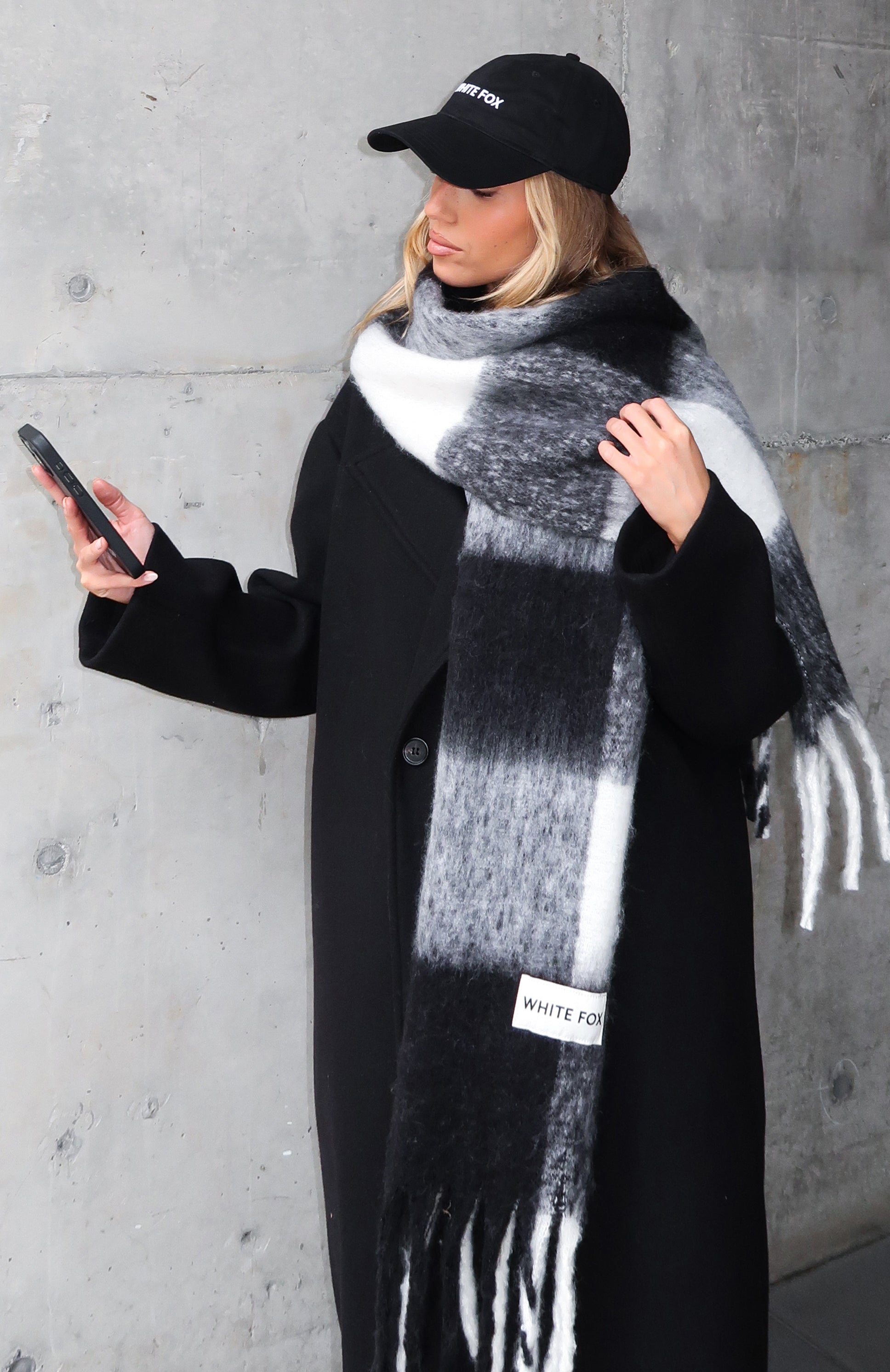 Premium Colorado Scarf - Ultimate Style in Black/White