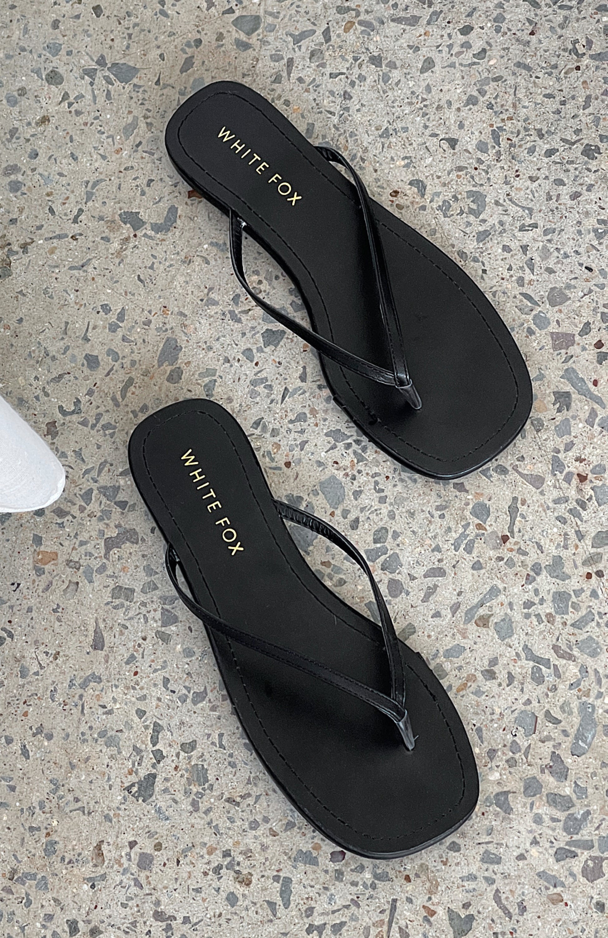 Premium Roma Thong Sandals - Ultimate Black Style