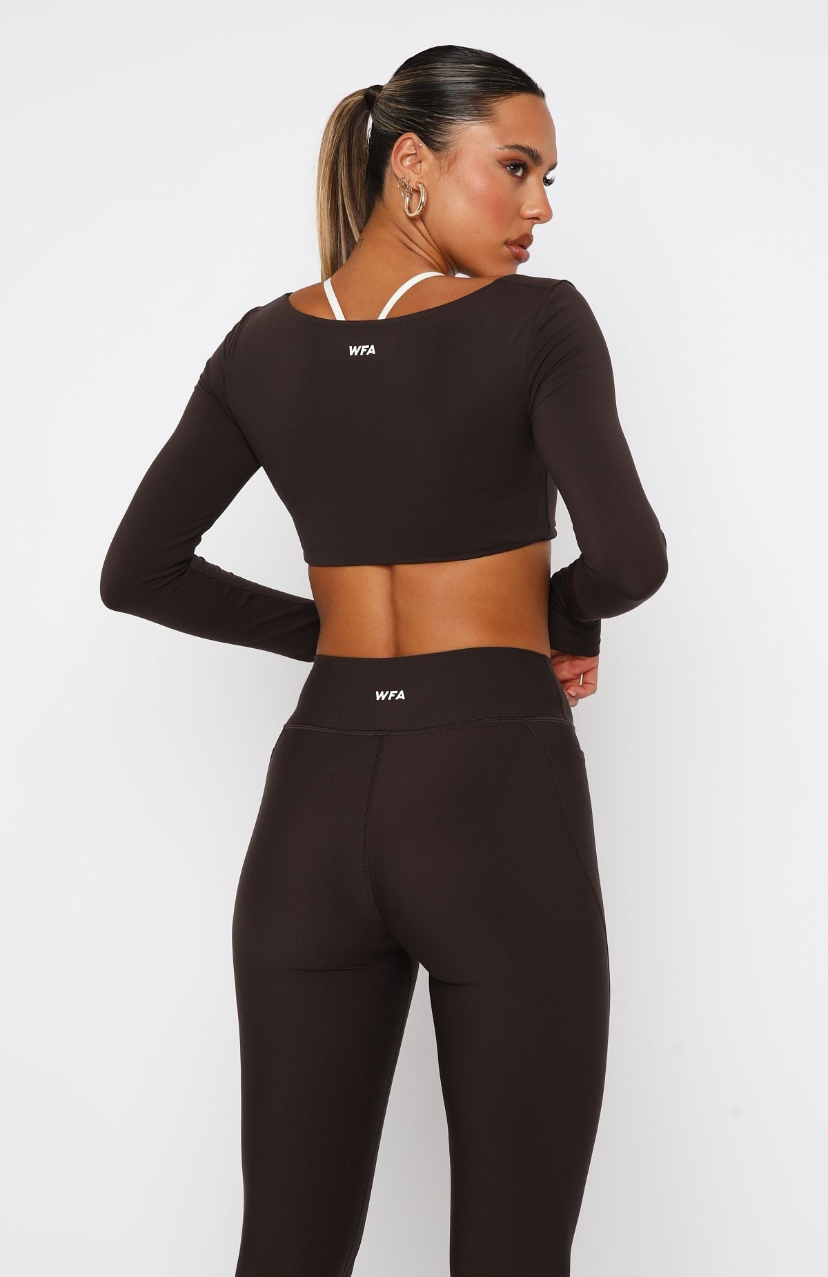 Ultimate Thriving Long Sleeve Crop Top - Espresso