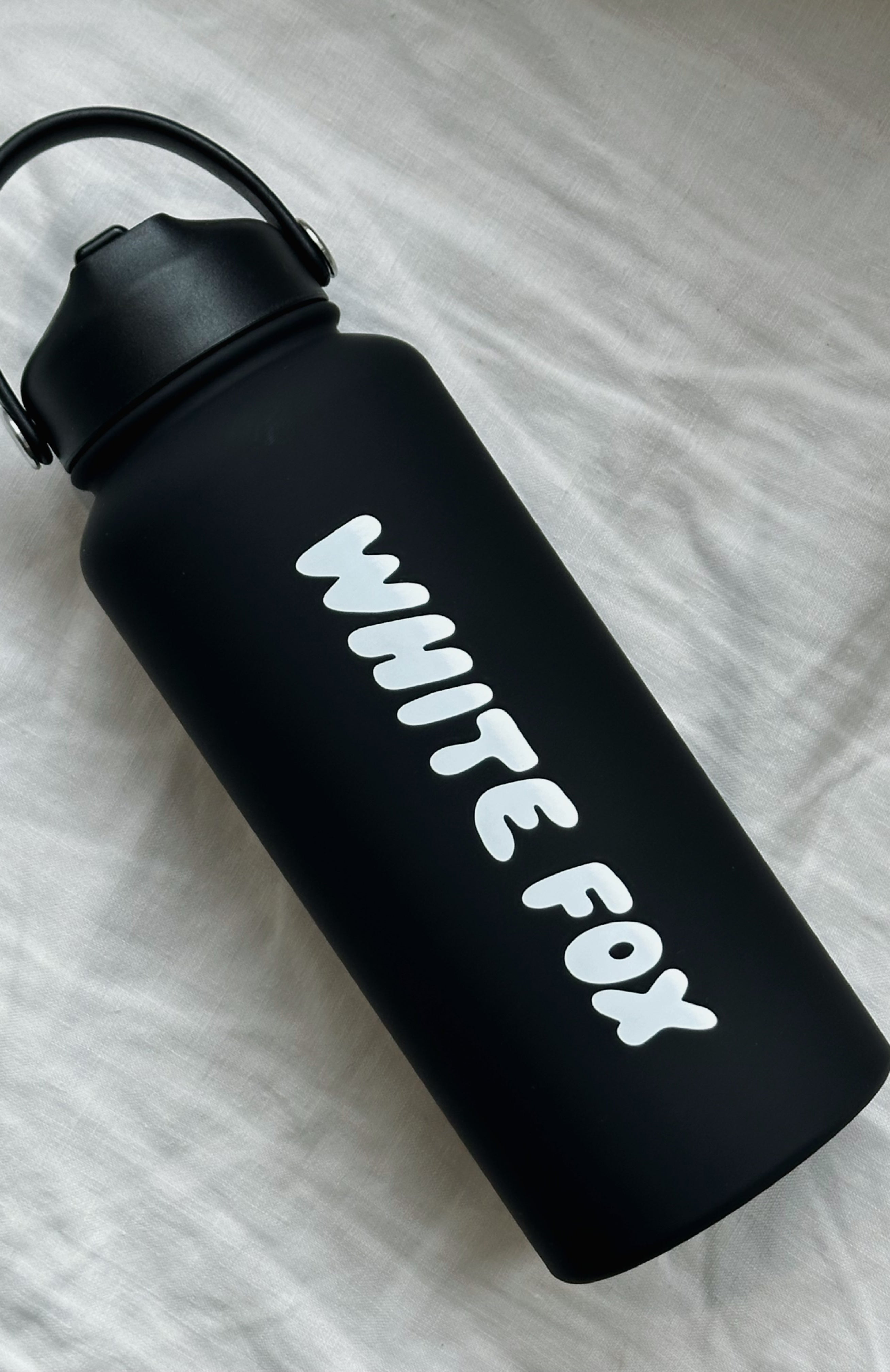 Ultimate Hydration Companion: 1L Vacuum Insulated Water Bottle - Black