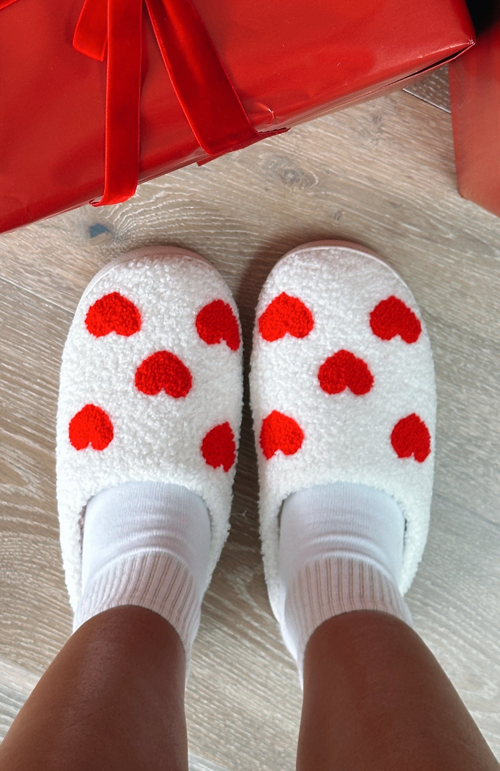 Ultimate Comfy Cosy Slippers - White/Red Heart Design