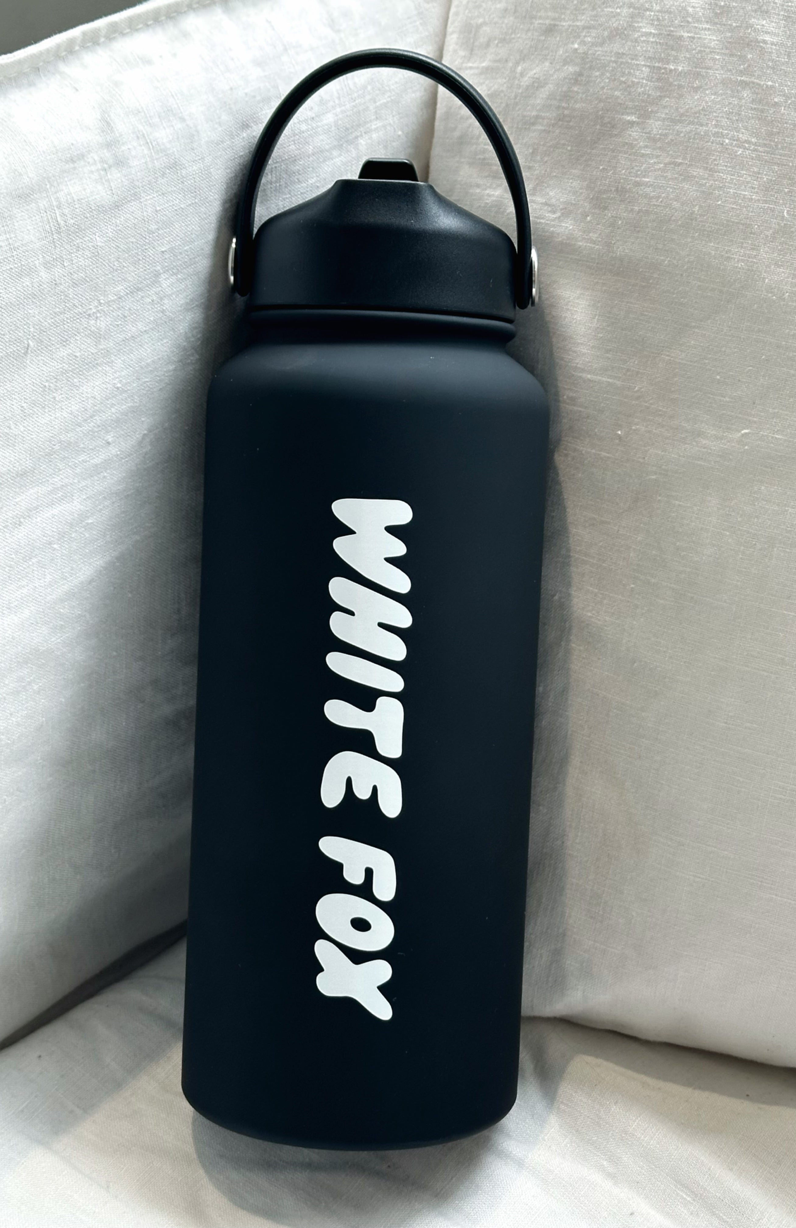 Ultimate Hydration Companion: 1L Vacuum Insulated Water Bottle - Black