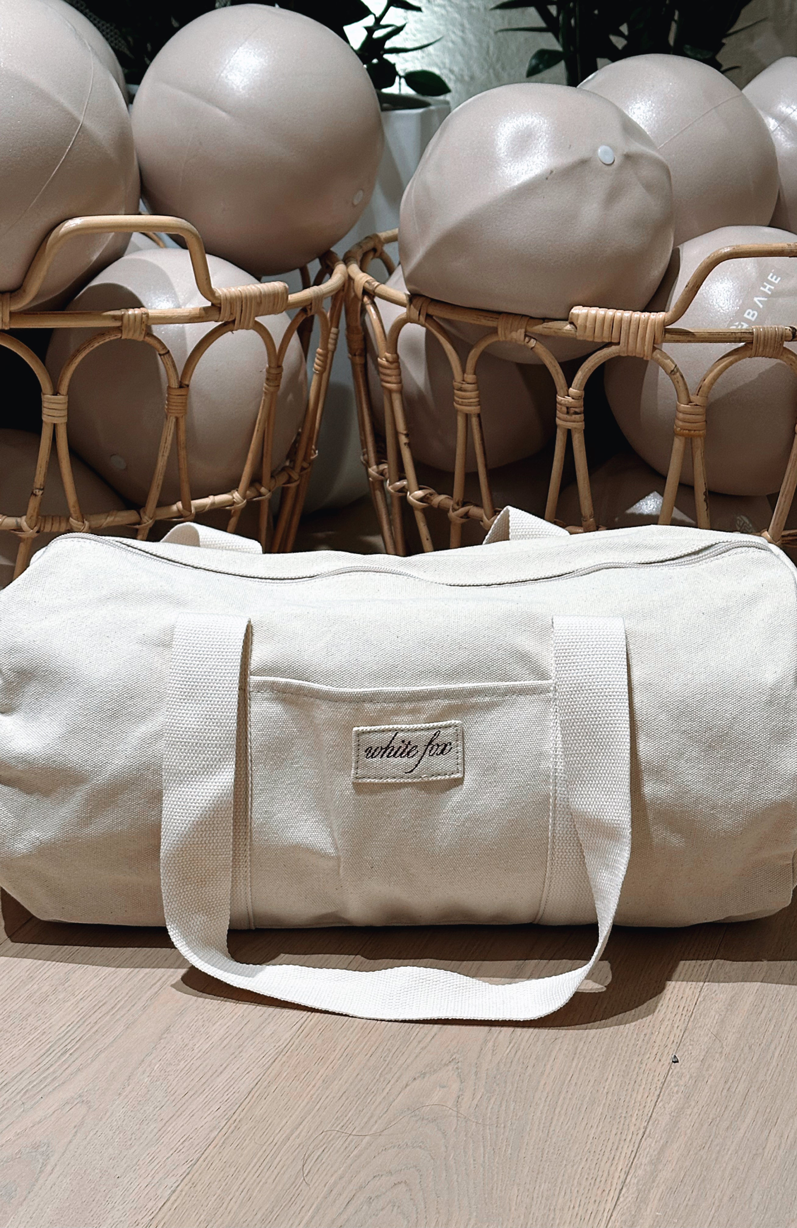 Premium Hazel Duffle Bag in Cream - Ultimate Travel Companion