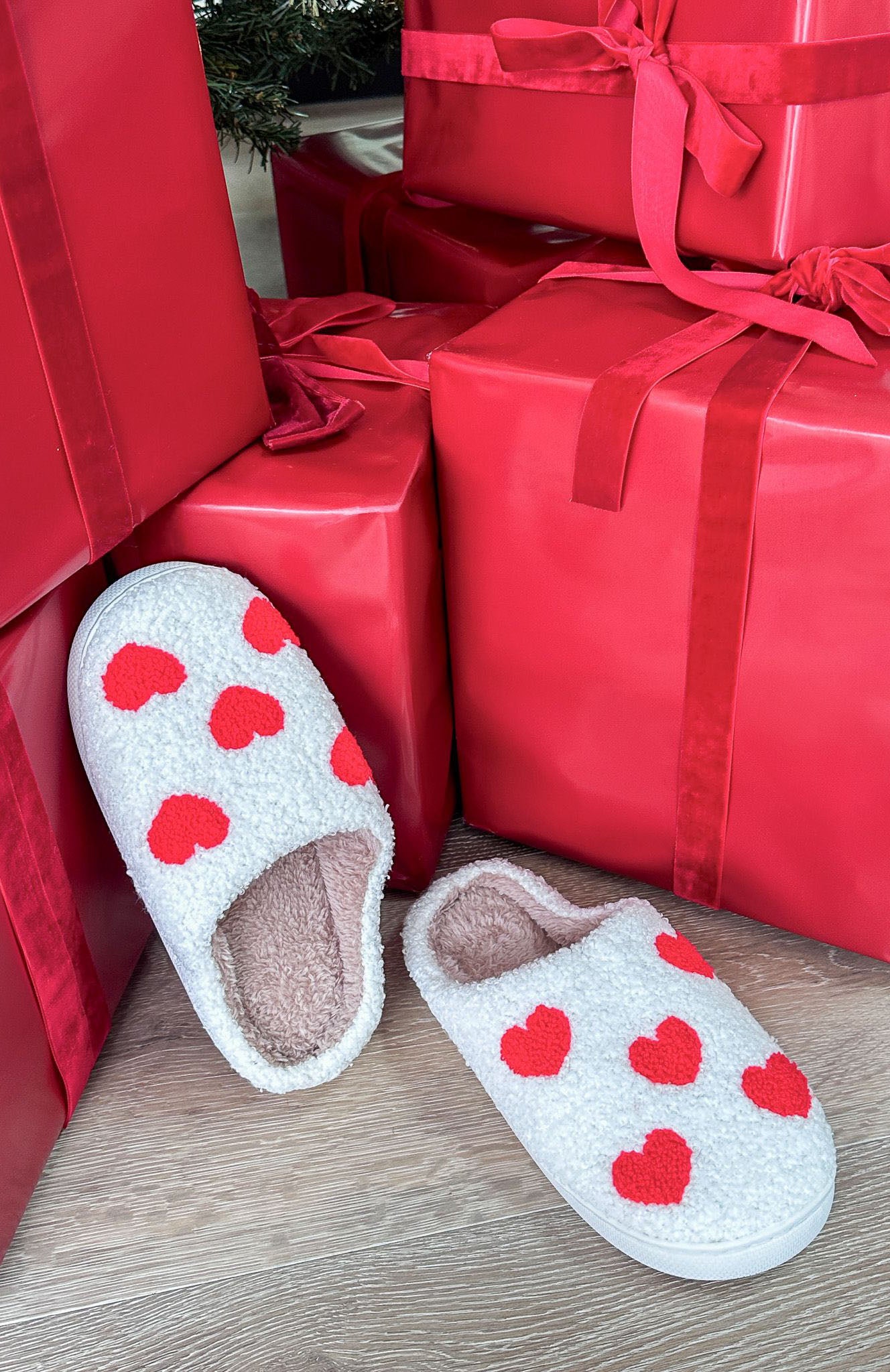 Ultimate Comfy Cosy Slippers - White/Red Heart Design