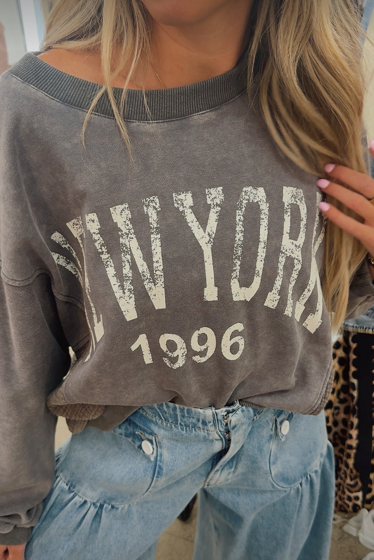 Premium Vintage New York Pullover - Effortless Urban Style