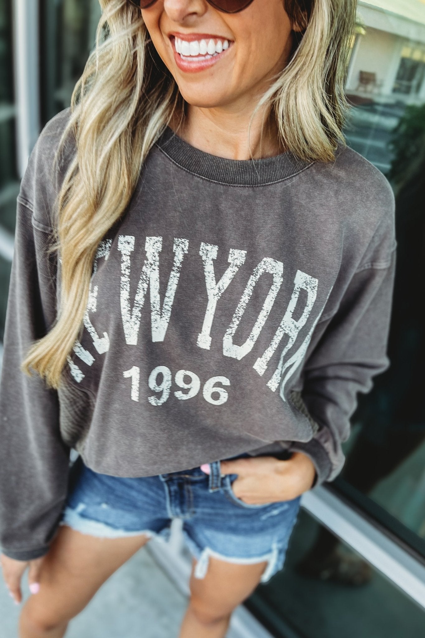 Premium Vintage New York Pullover - Effortless Urban Style