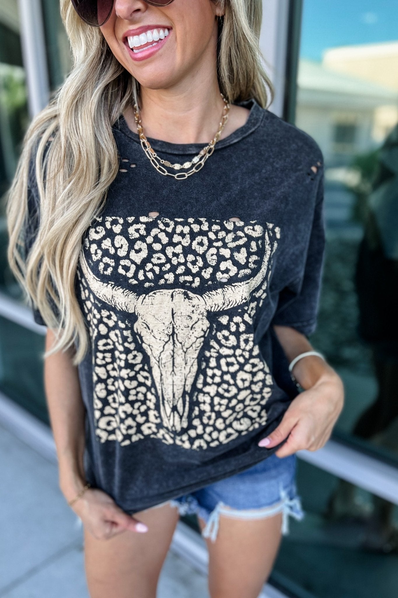 Premium Leopard Longhorn Distressed Graphic Tee - Unleash Your Wild Side