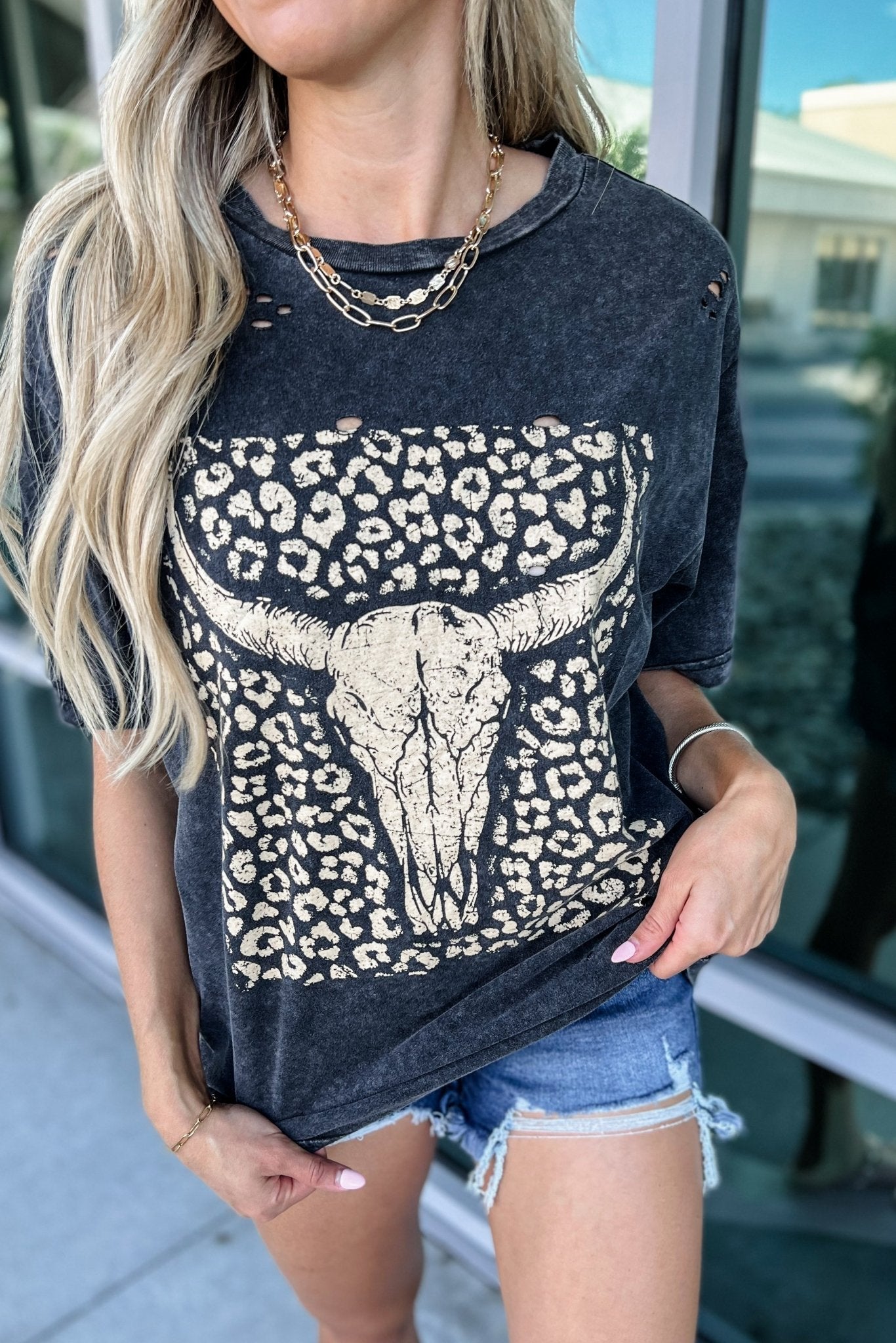 Premium Leopard Longhorn Distressed Graphic Tee - Unleash Your Wild Side